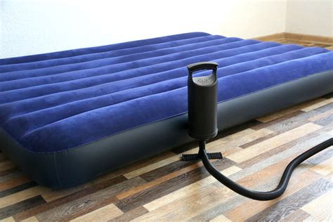 best way to find a leak in an air mattress|How to Find a Leak in an Air Mattress 